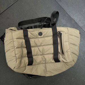 lululemon gym bag used once.